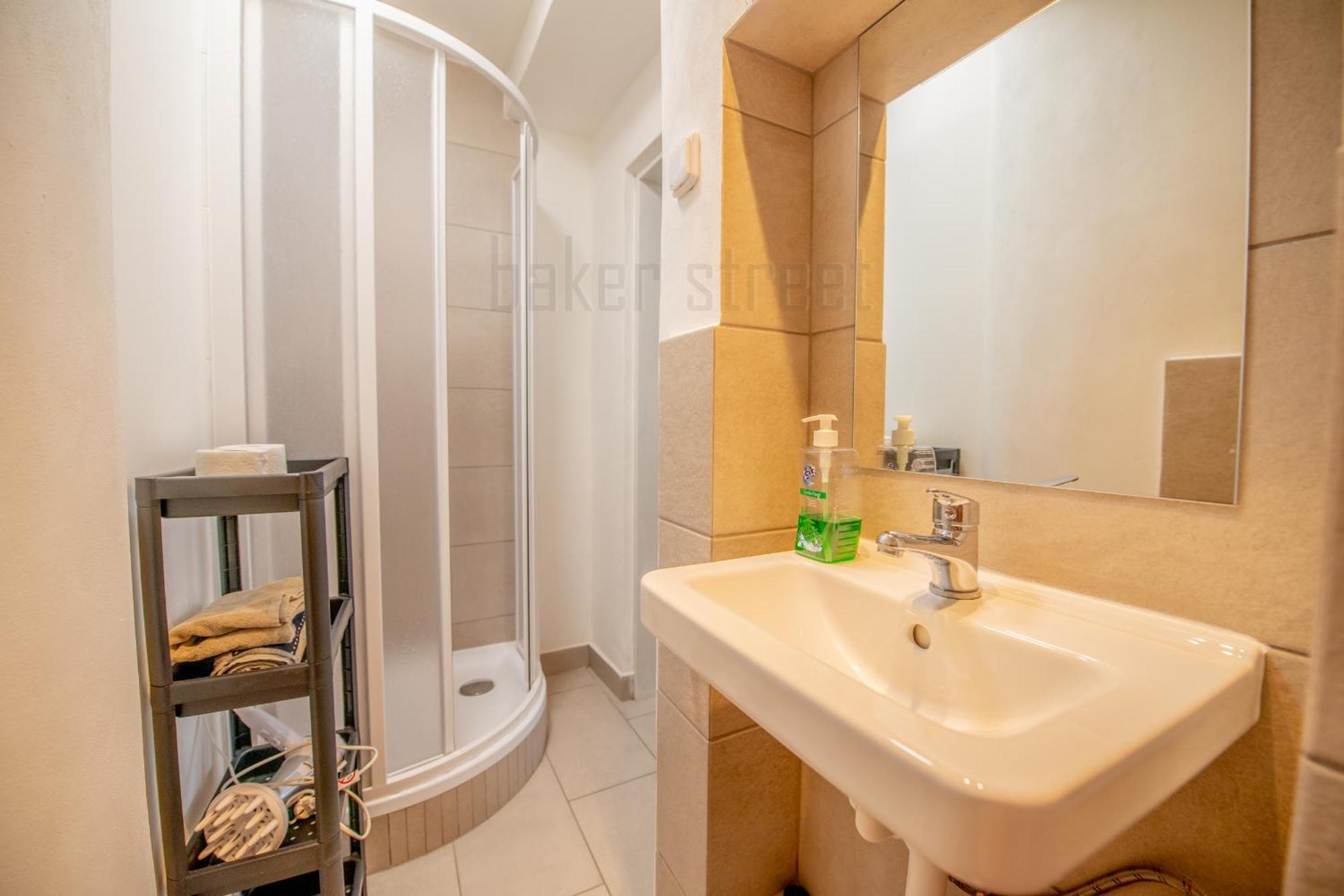 Cozy Apartment Close To Palmovka Prague Luaran gambar